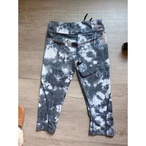 The North Face women's medium capri fitness Leggings‎ navy and white